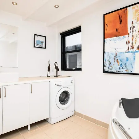 Deluxe Holiday In With Sea Nearby